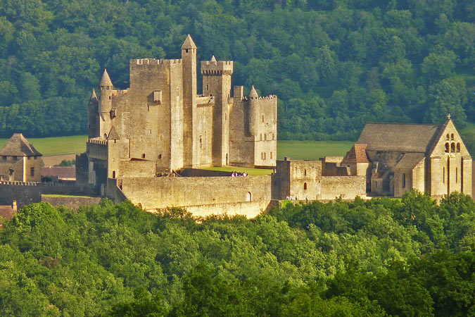 Vista al castillo de Beynac en Dordoña
