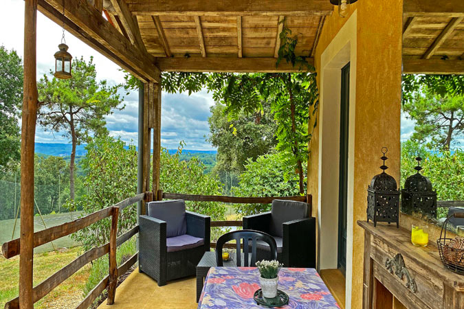 Ferienwohnung mit Terrasse über dem Tal im Feriendorf 