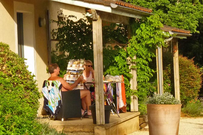 Holidaymakers at an orchard studio apartment for rent, Sarlat in the Dordogne