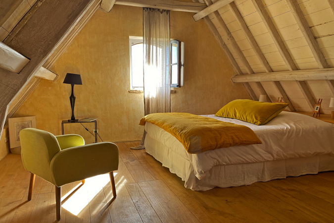 Cosy bedroom in la Maison de mon Père gite