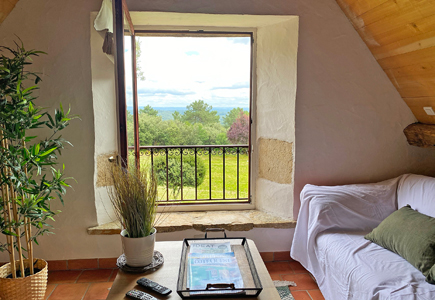 Pomax lamp in vacation rental in the Dordogne