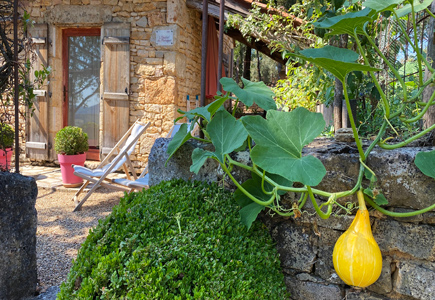 Entspannung im Ferienhaus mit Gemüsegarten in Sarlat in Südfrankreich