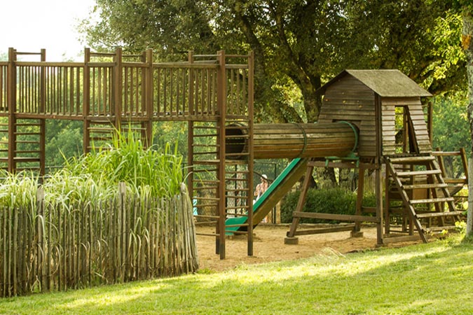 Kinderspielplatz im Feriendorf in Frankreich bei Sarlat