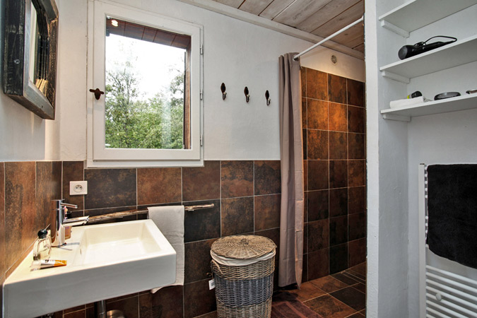 Modern design in the bathroom in the Grange aux Amis gite, Sarlat,