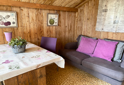 Dekoration im Ferienhaus mit Gemüsegarten in Sarlat in Südfrankreich