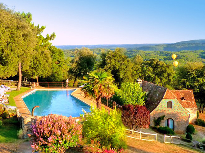 Panoramic swimming pool at Hameau du Sentier des Sources à Sarlat