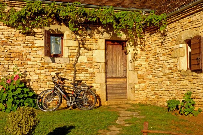 Bicycles in front of the Métairie, charming rental for 10 guests, Sarlat